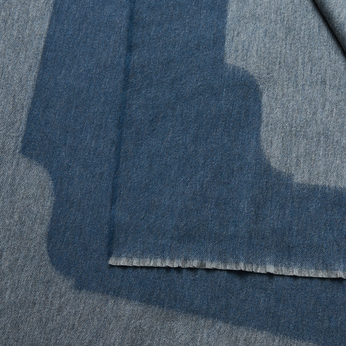 Anmore Cashmere Throw Blanket - Slate close up