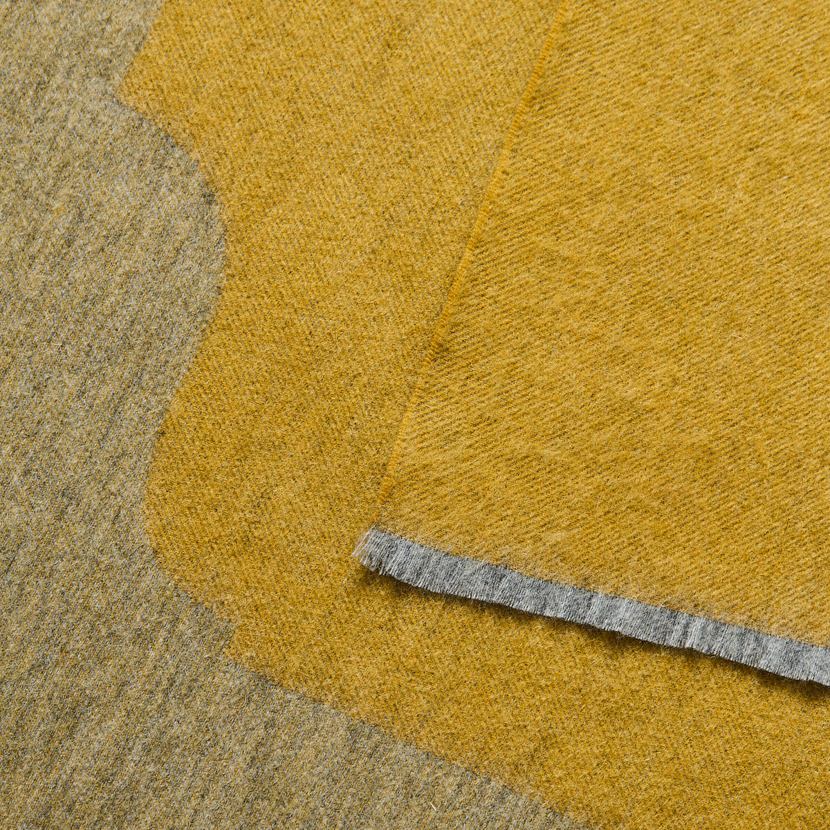 Anmore Cashmere Throw Blanket - Gold