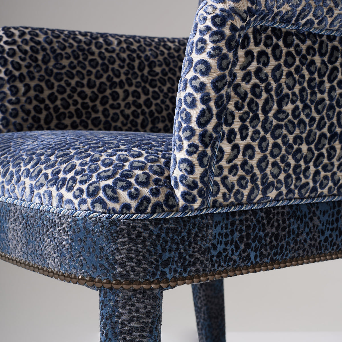 Abbas Carver - Lusia Indigo Close up view of the front left corner